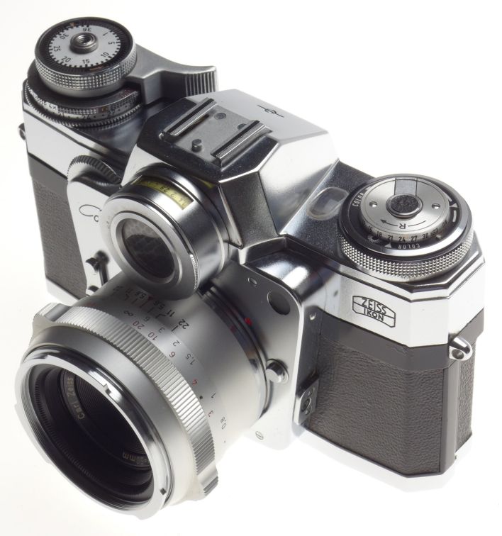 ZEISS CONTAREX Bullseye SLR 35mm chrome film camera Tessar 1:2.8